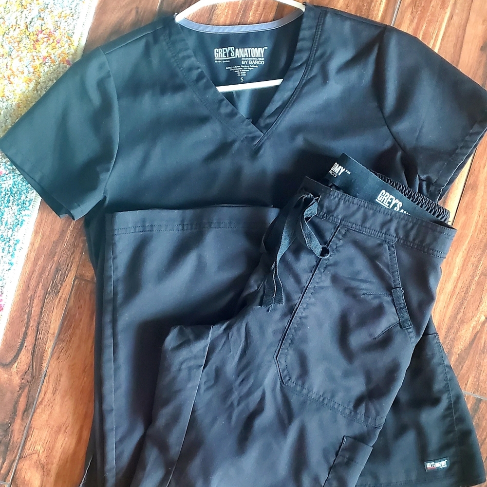 Grey's Anatomy black scrubs
